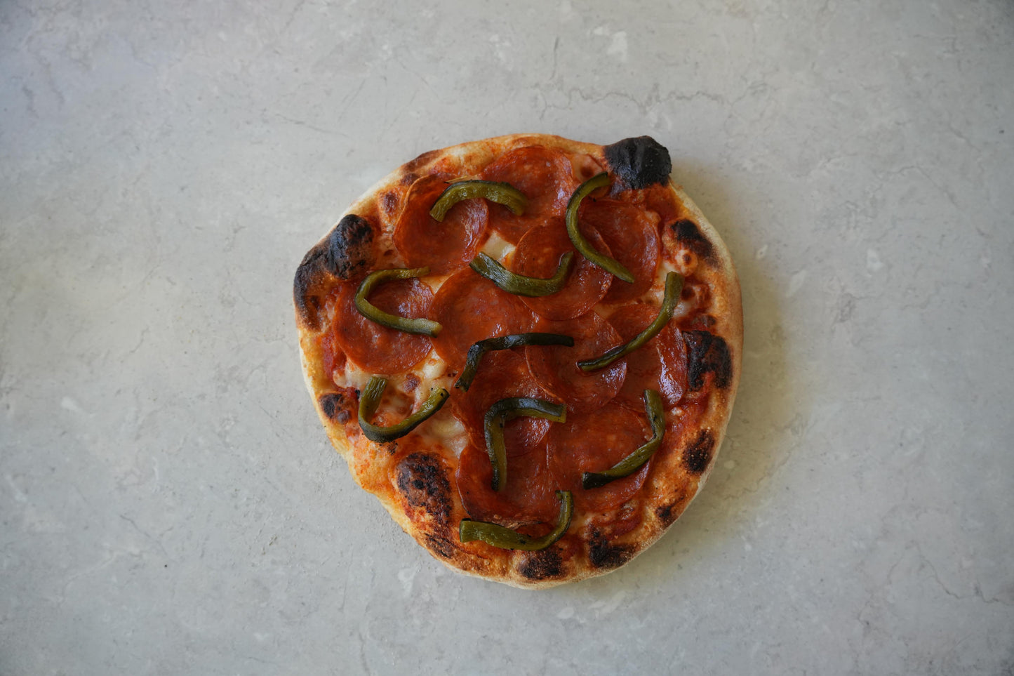 Pizza de Pepperoni con Chile Poblano Rostizado