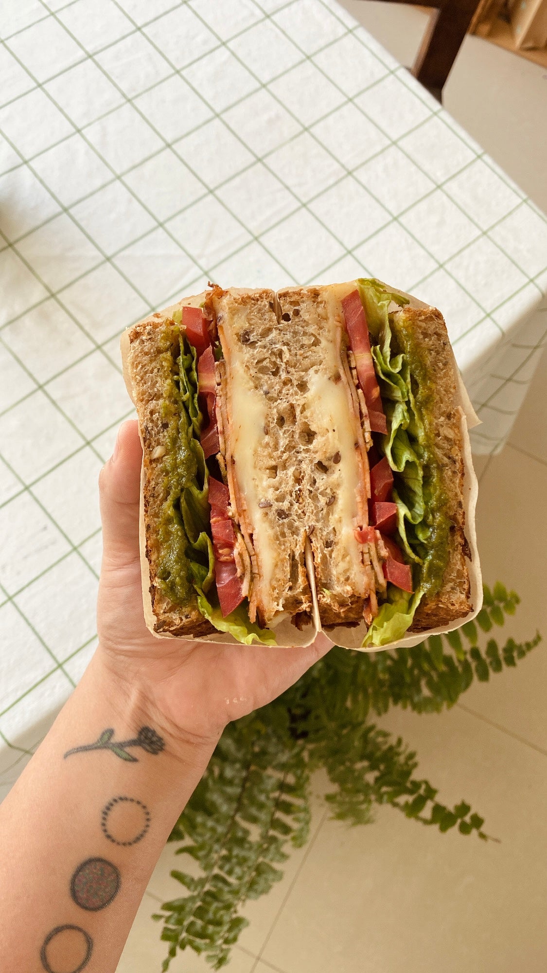 Salami Ahumado y Pesto de Avellanas