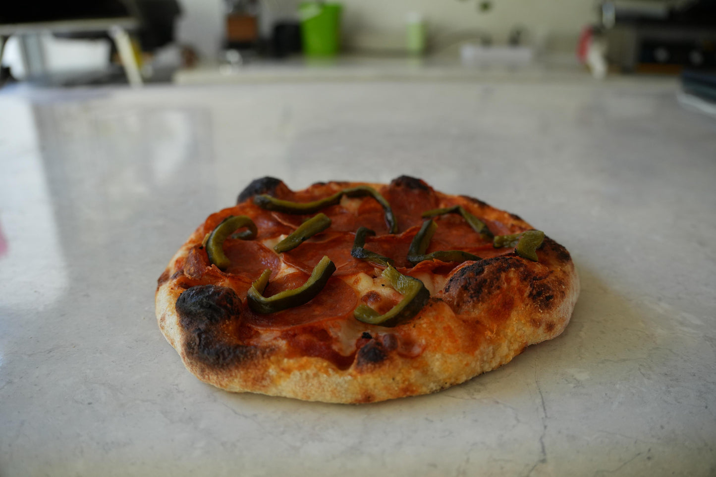 Pizza de Pepperoni con Chile Poblano Rostizado